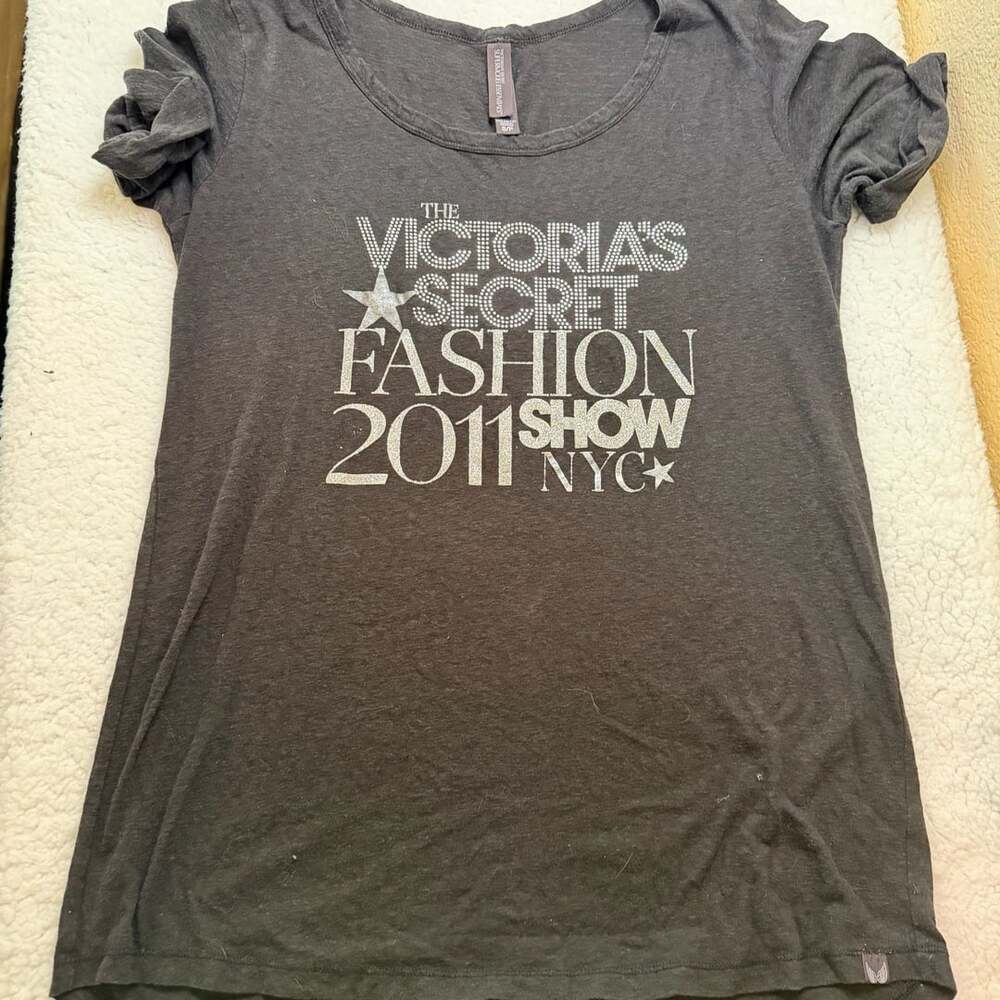 Victoria's Secret Fashion Show 2011 Size S NYC T-Shirt